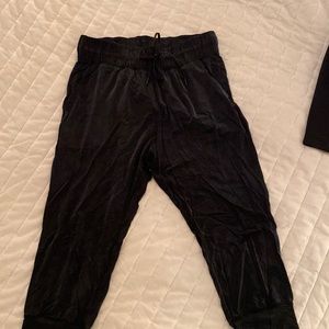 Lululemon pants / capris